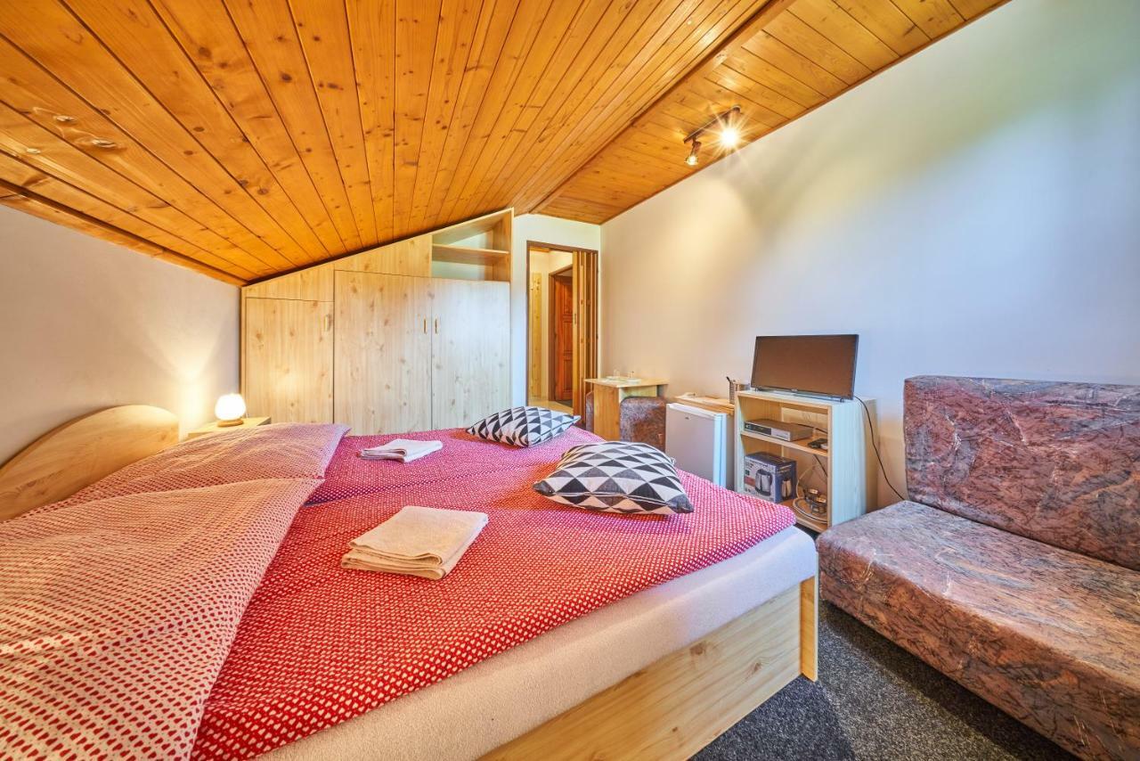 Penzion Pod Lesem Hotell Hodkovice Exteriör bild
