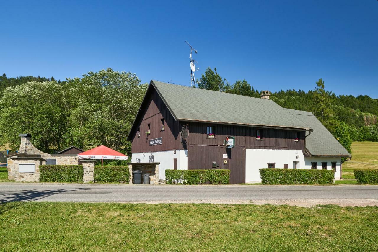 Penzion Pod Lesem Hotell Hodkovice Exteriör bild