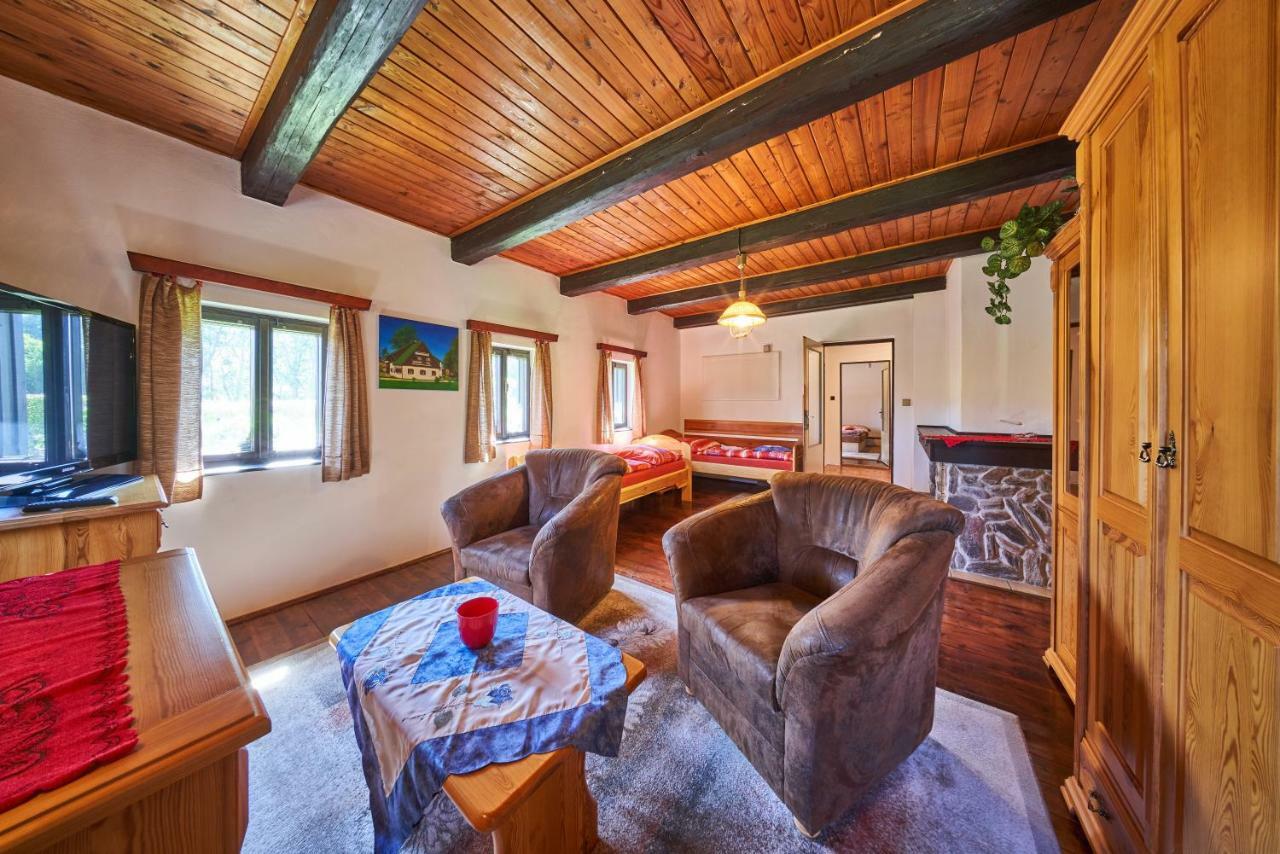 Penzion Pod Lesem Hotell Hodkovice Exteriör bild