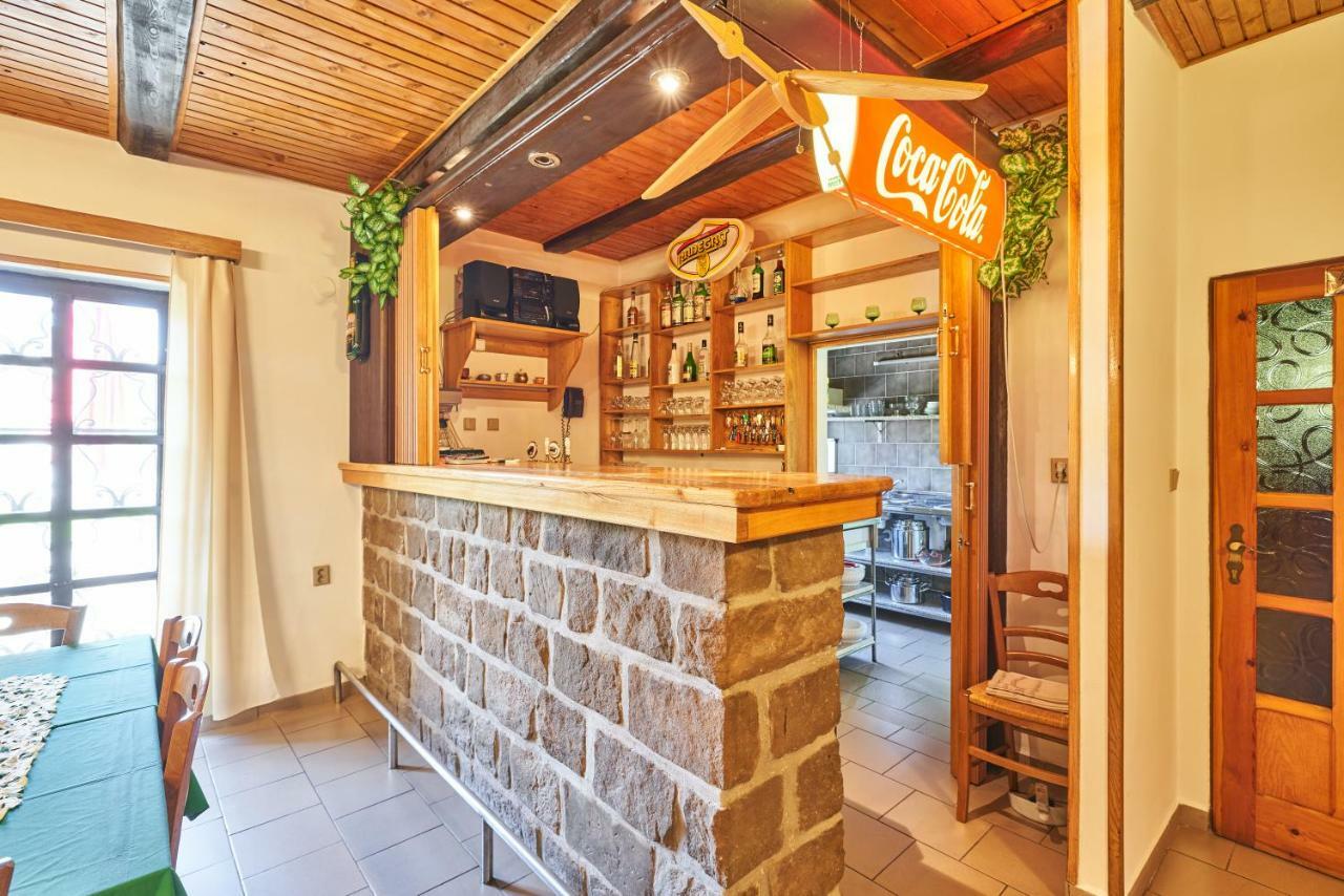 Penzion Pod Lesem Hotell Hodkovice Exteriör bild